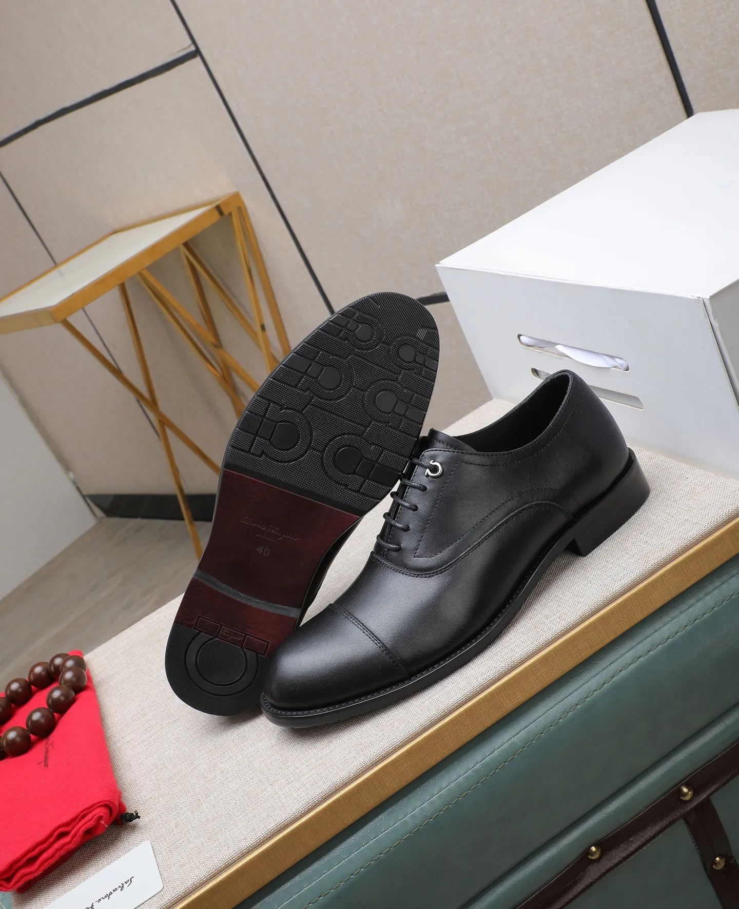 Men's shoes 💰540📛📛 (water-dyed cow lining) Salvatore Ferragamo high-end (Salvatore Ferragamo) is the world's top luxury footwear brand, coming from the fashion kingdom of Italy. It is famous all over the world for its traditional handmade design and novel styles... 🚶🏻🚶🏻New suit shoes are available simultaneously at the counter. This model is made of pure handmade imported Italian calfskin ➕soft water-dyed cowhide lining Original authentic outsole🌀🌀Size: 38➖44 (45 46 customized)